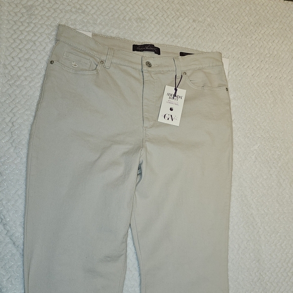 Women Beige Jeans - Picture 4 of 16